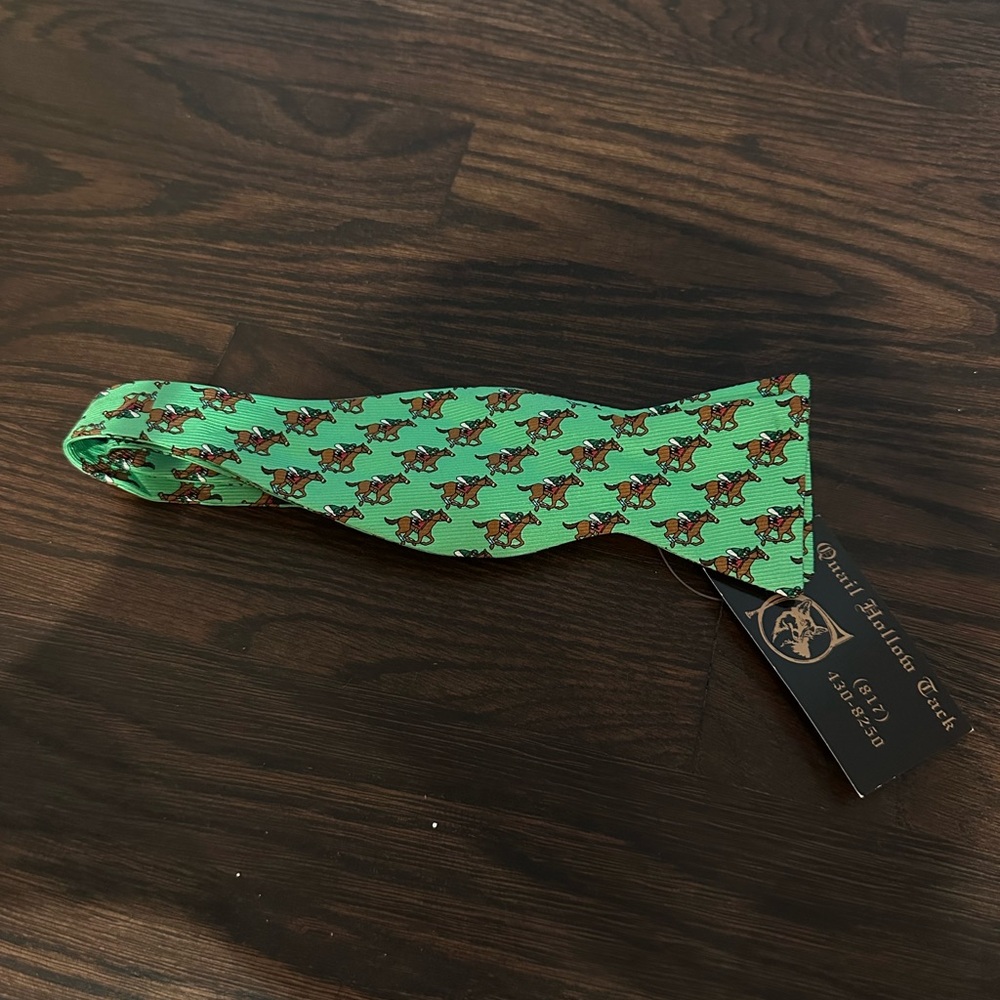 Southern Proper Green Bow Tie with Horse Design